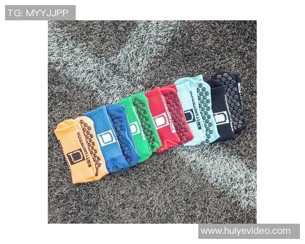 球星同款足球防滑袜引领赛场潮流提升速度与稳定表现